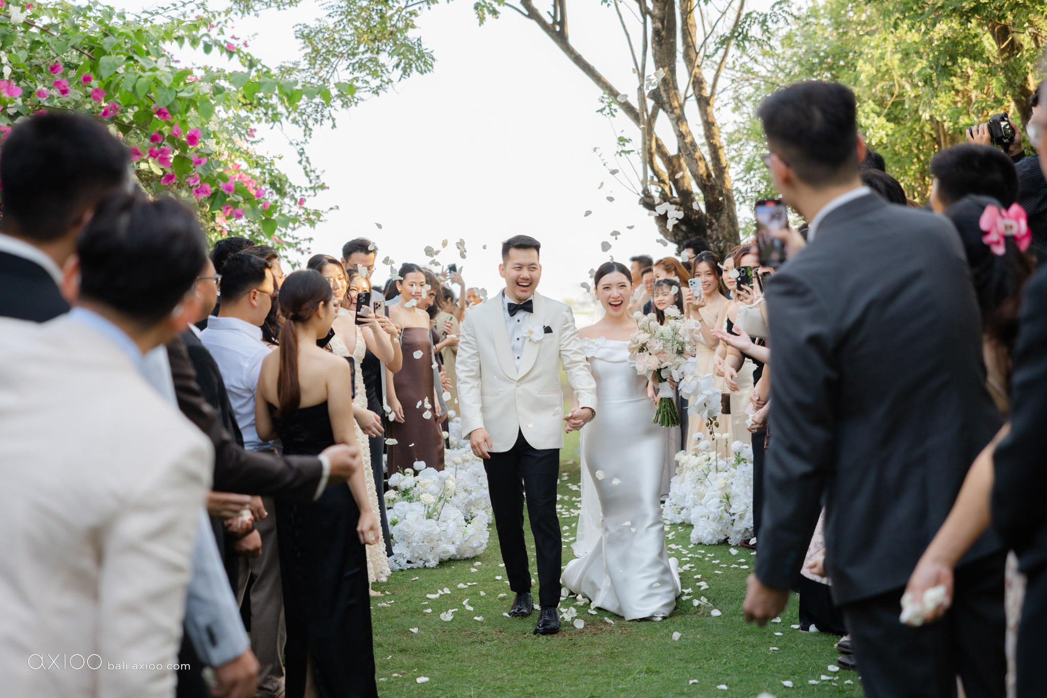 Axioo: A Study in Softness: A Wonderland Uluwatu Wedding in Bali